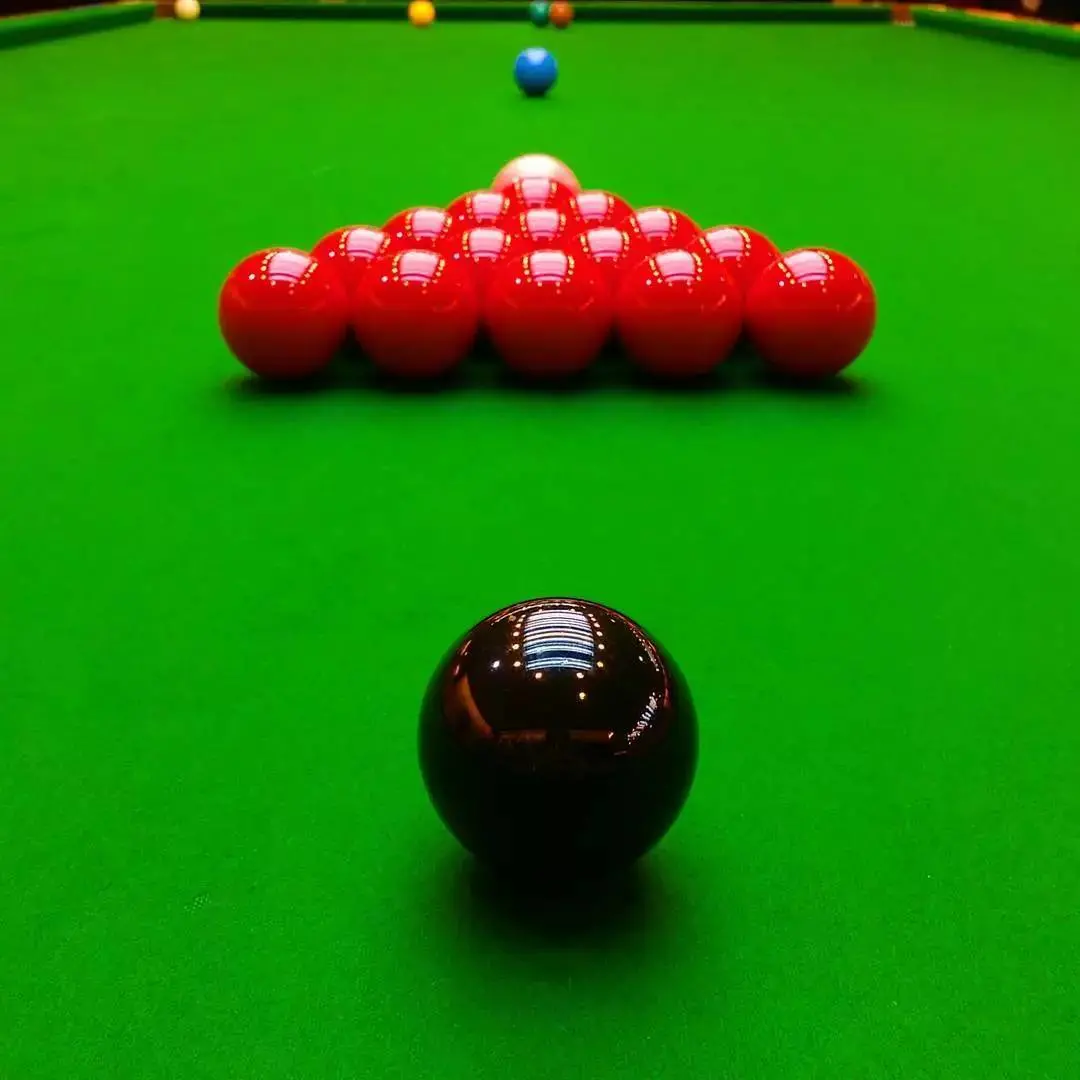 北爱尔兰斯诺克巅峰对决：怀特与佩里的晋级之路，谁能更胜一筹？